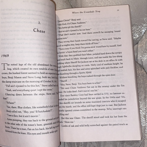 Where the crawdads sing book - Picture 3 of 3